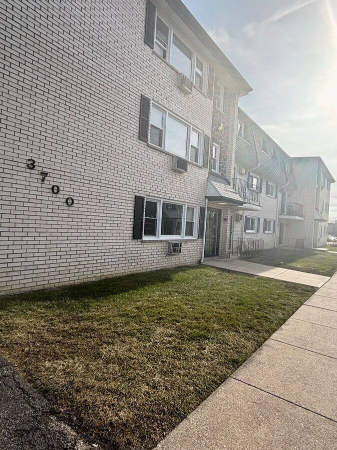 Apartment for rent at 3700 W 119th St #3C, Alsip, IL 60803