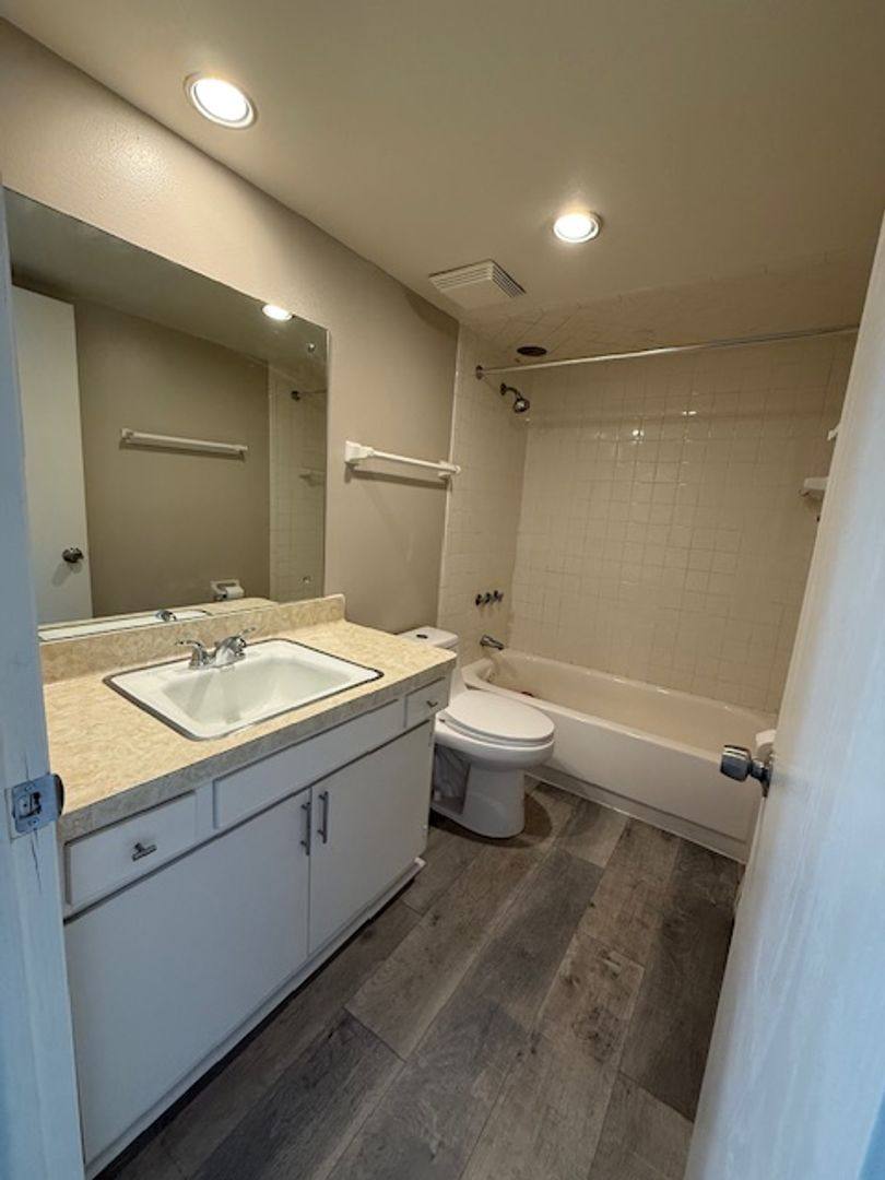 Apartment for rent at 1735 15th Ave, Kenosha, WI 53140