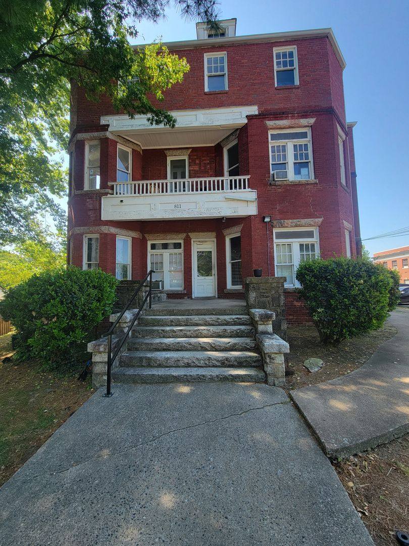 Apartment for rent at 811 Walker Ave, Greensboro, NC 27403