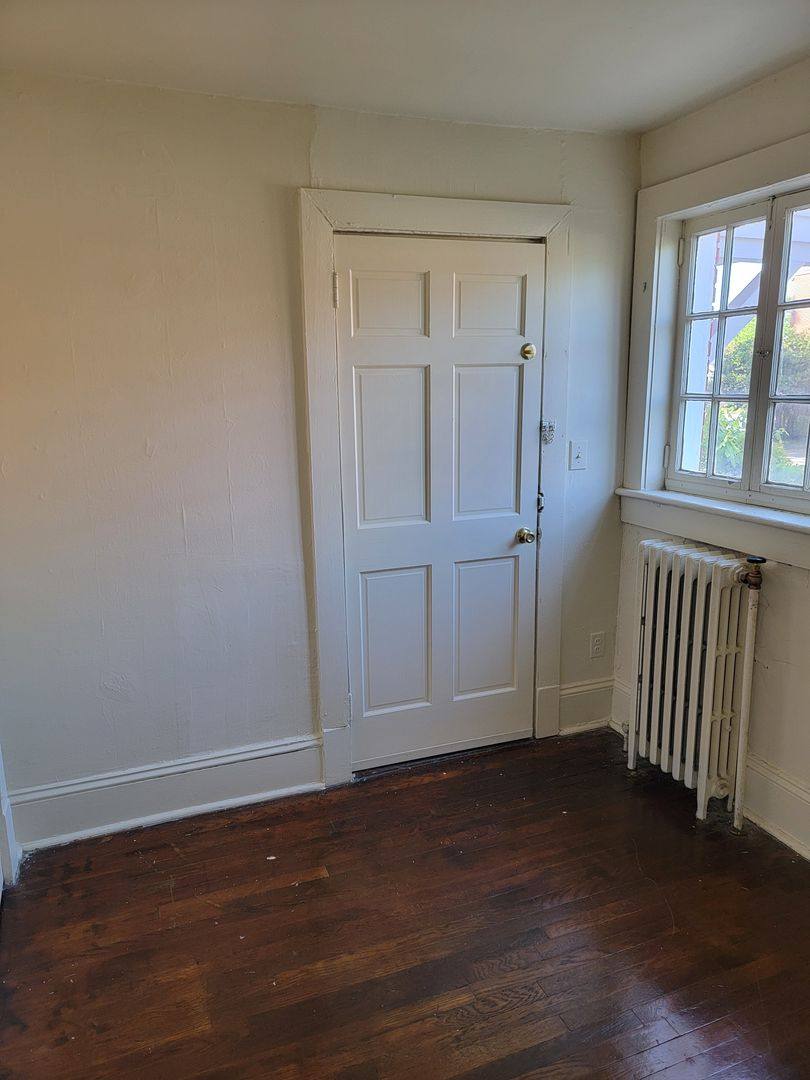 Apartment for rent at 811 Walker Ave, Greensboro, NC 27403