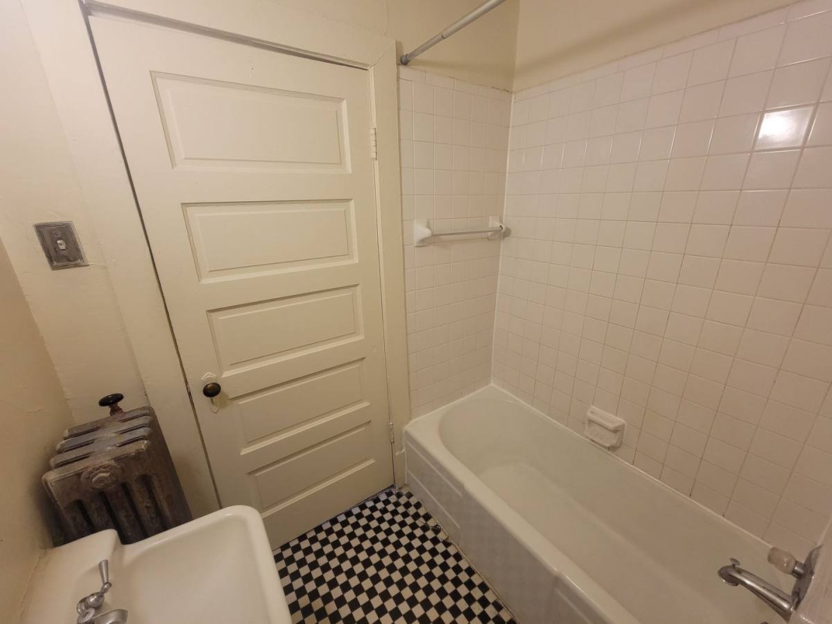 Apartment for rent at 811 Walker Ave, Greensboro, NC 27403