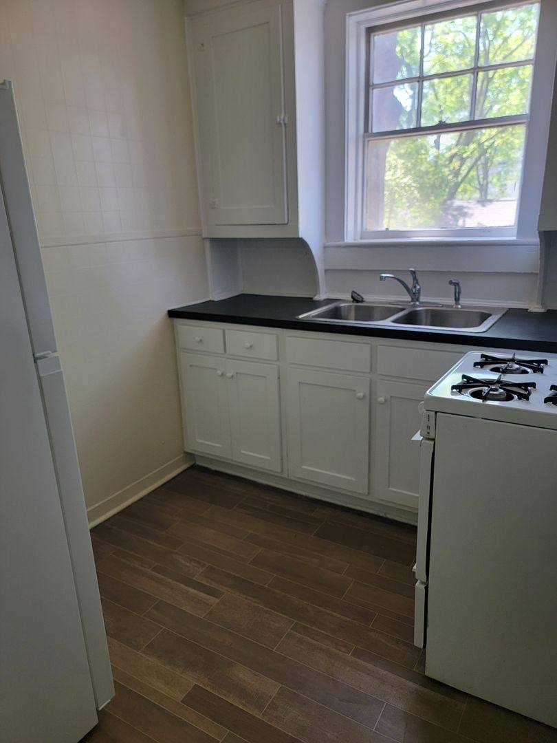 Apartment for rent at 811 Walker Ave, Greensboro, NC 27403
