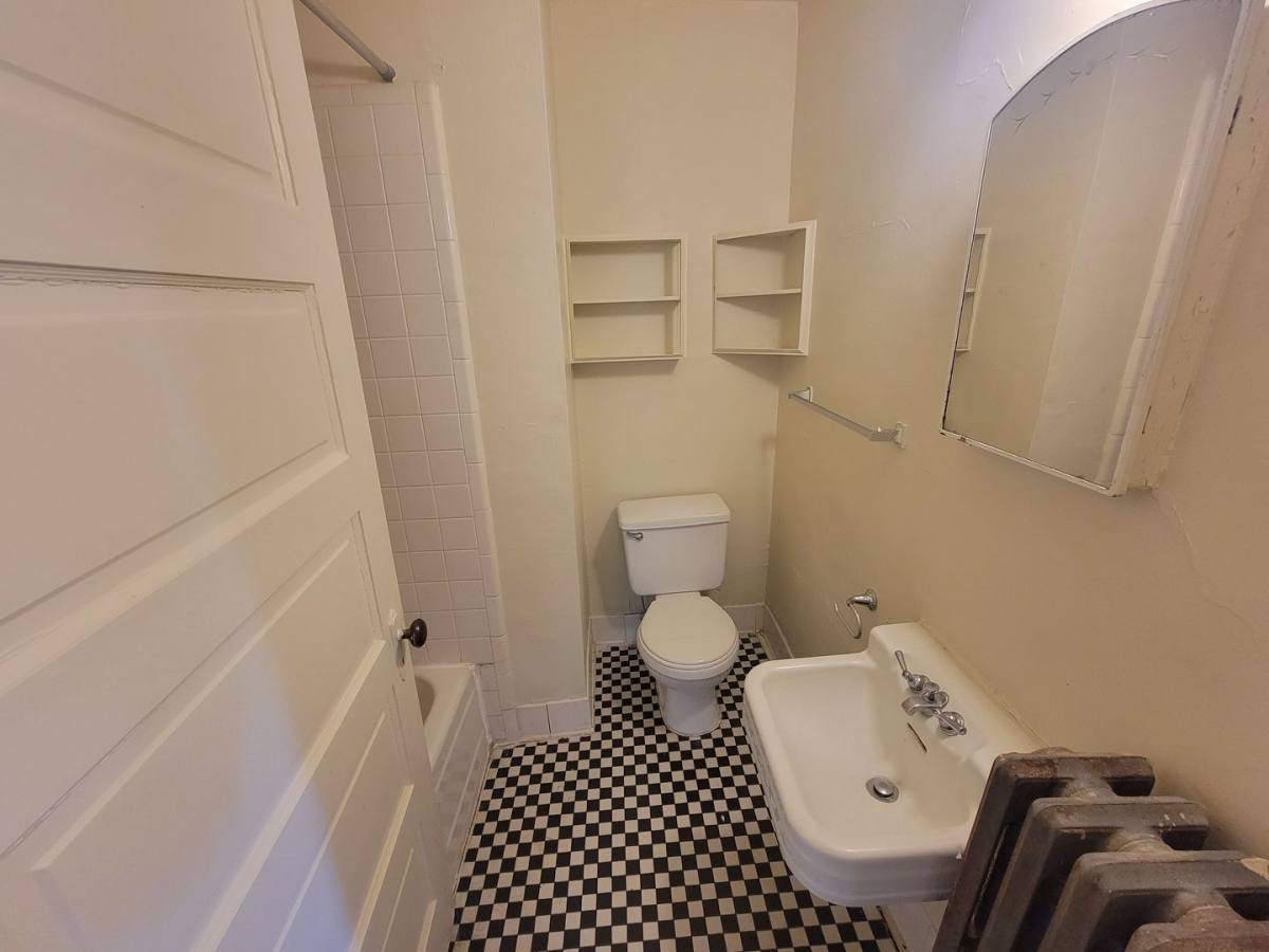 Apartment for rent at 811 Walker Ave, Greensboro, NC 27403