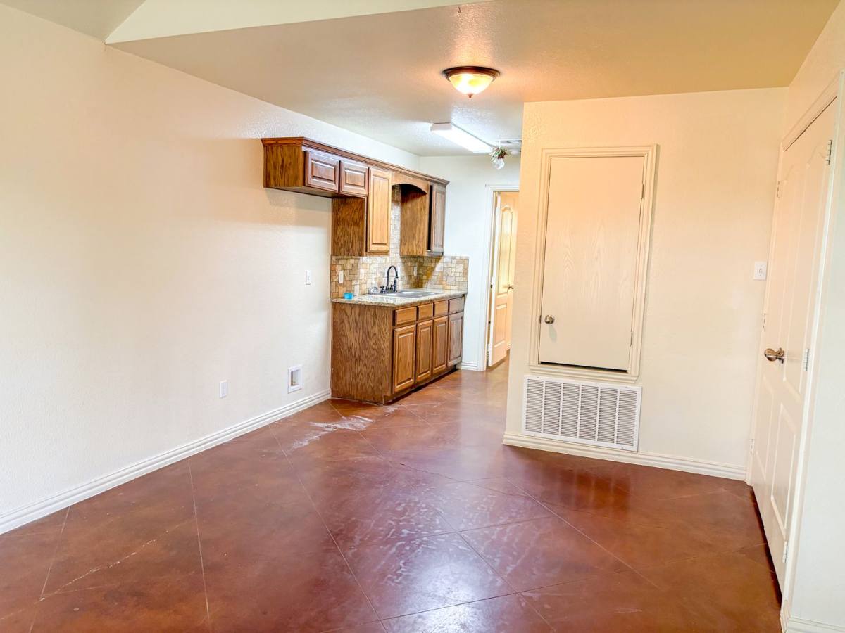 House for rent at 810 E Ave C #B, Temple, TX 76501