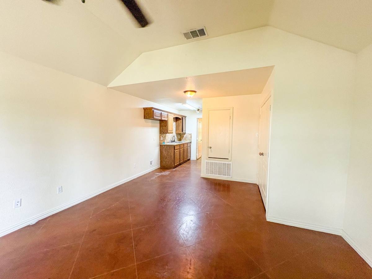 House for rent at 810 E Ave C #B, Temple, TX 76501