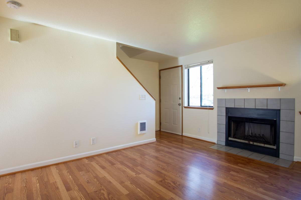 Townhouse for rent at 8363 SW Durham Rd, Portland, OR 97224