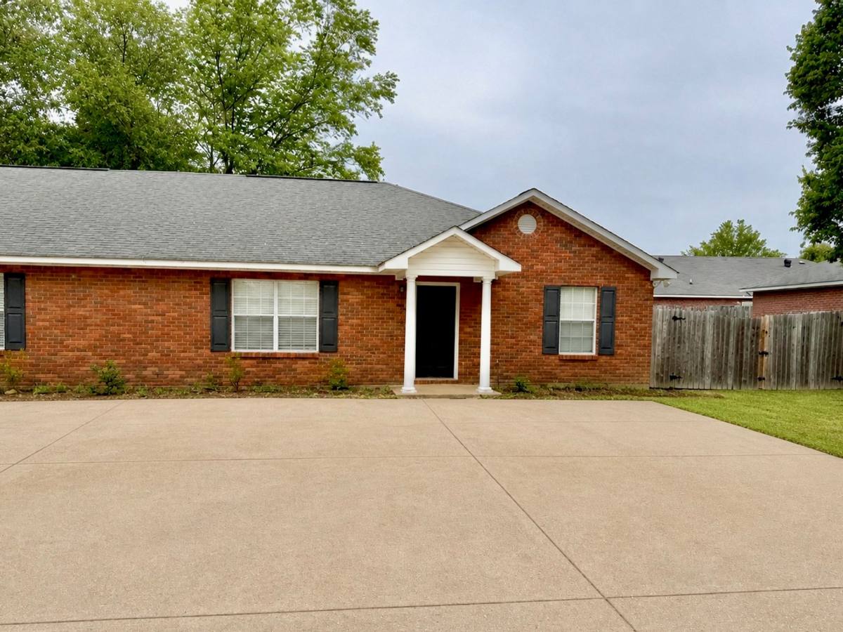 Townhouse for rent at 742-744 Meagan Lane, Auburn, AL 36832