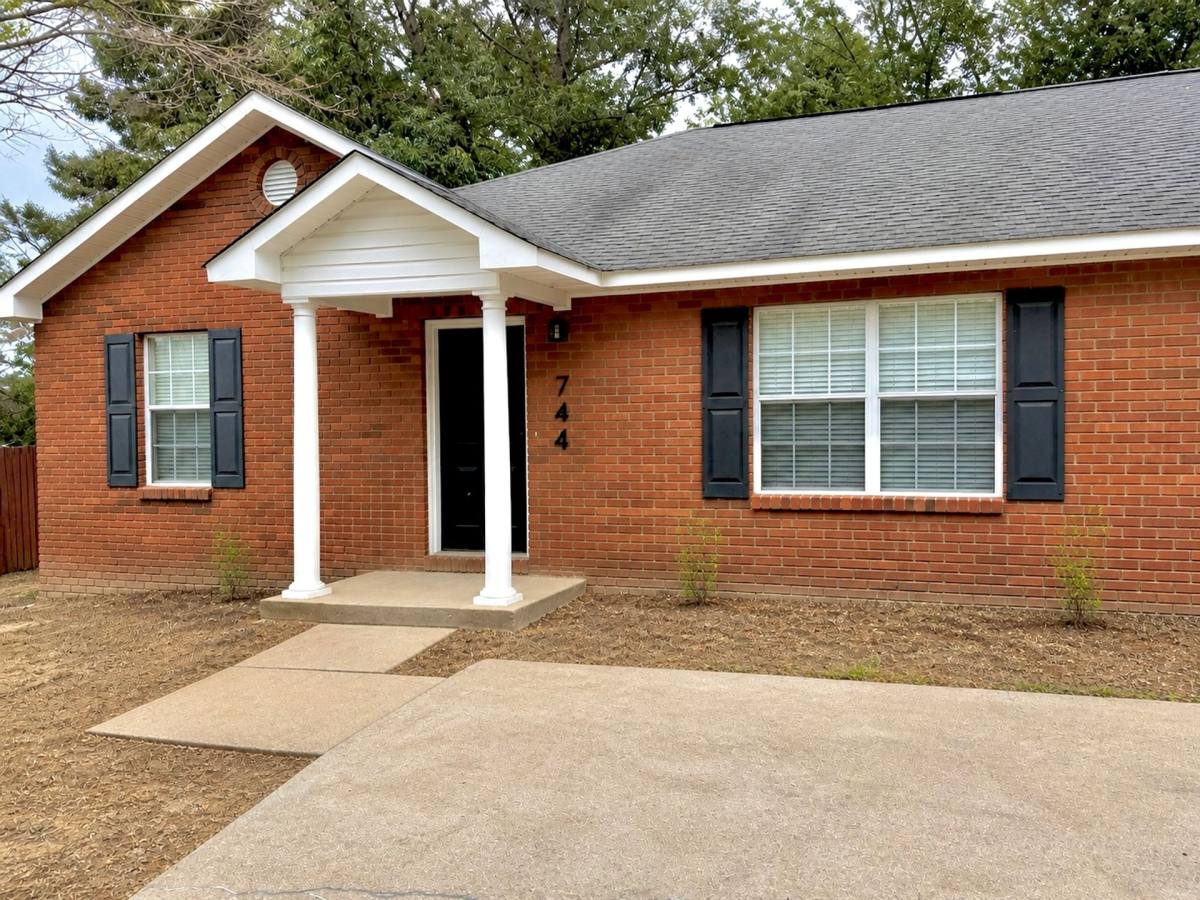 Townhouse for rent at 742-744 Meagan Lane, Auburn, AL 36832