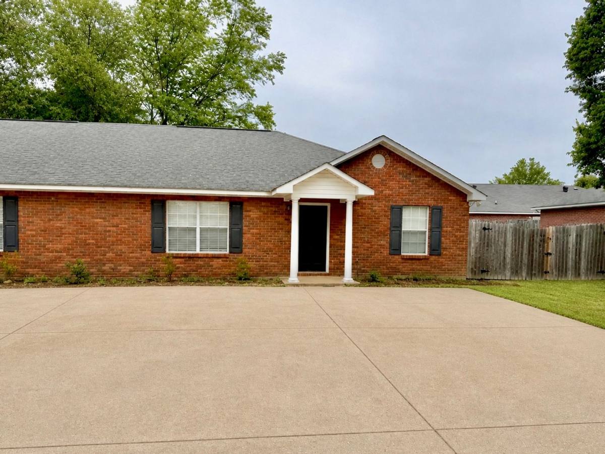 Townhouse for rent at 742-744 Meagan Lane, Auburn, AL 36832