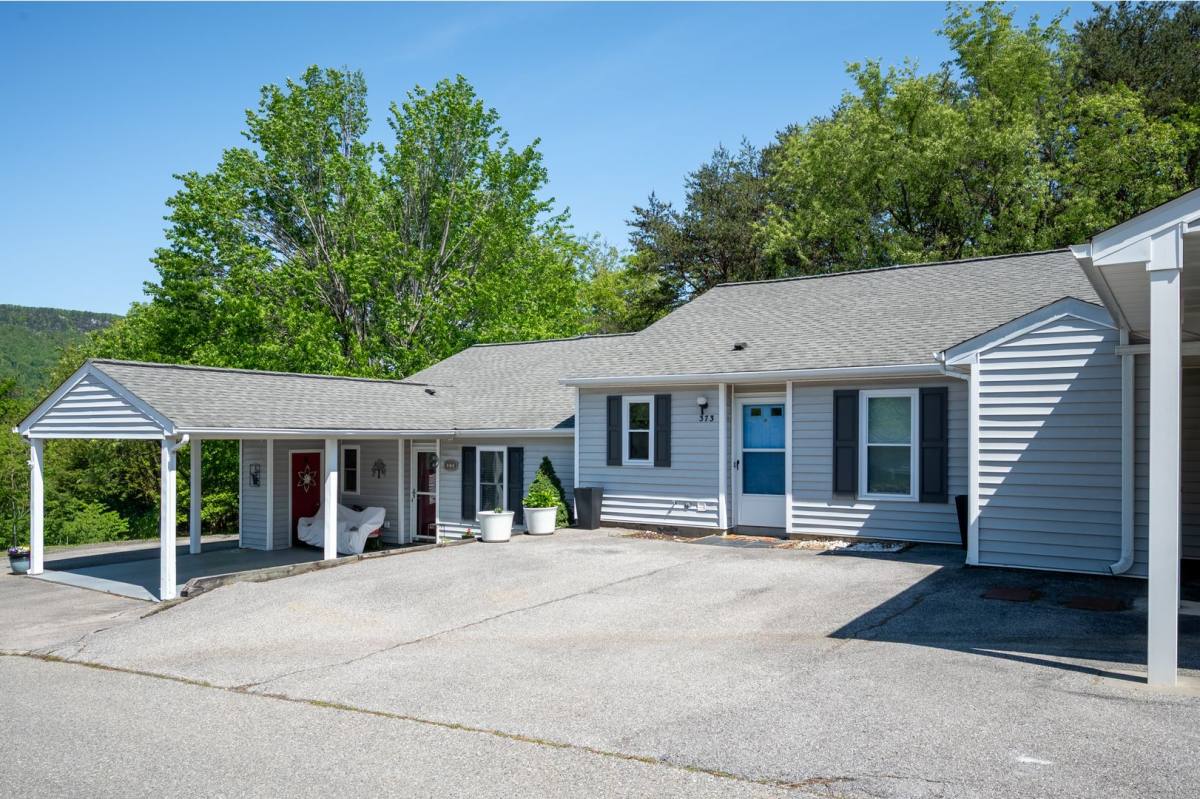 Townhouse for rent at 373 Tinkerview Rd, Cloverdale, VA 24077