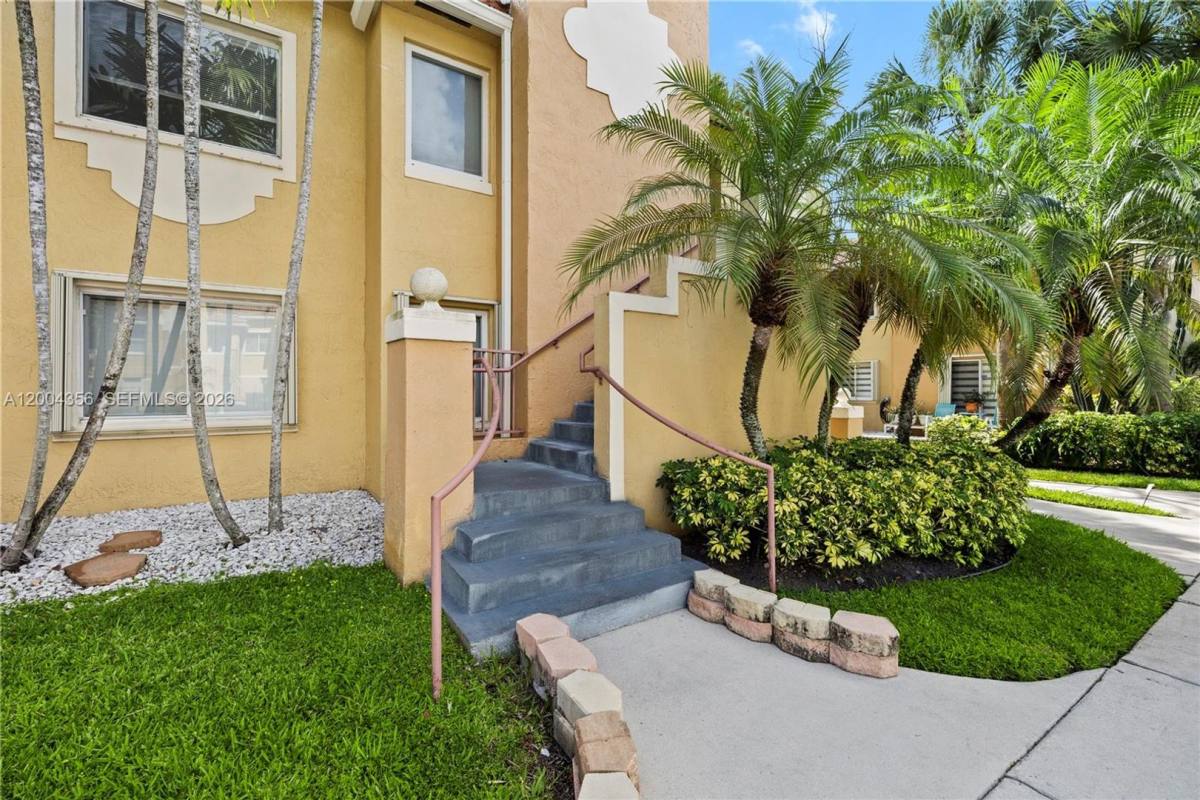 Condo for rent at 631 NW 79th Terrace, Hollywood, FL 33024