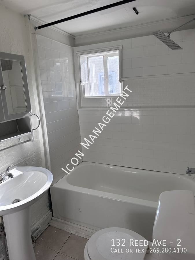 Apartment for rent at 132 Reed Ave #2, Kalamazoo, MI 49001