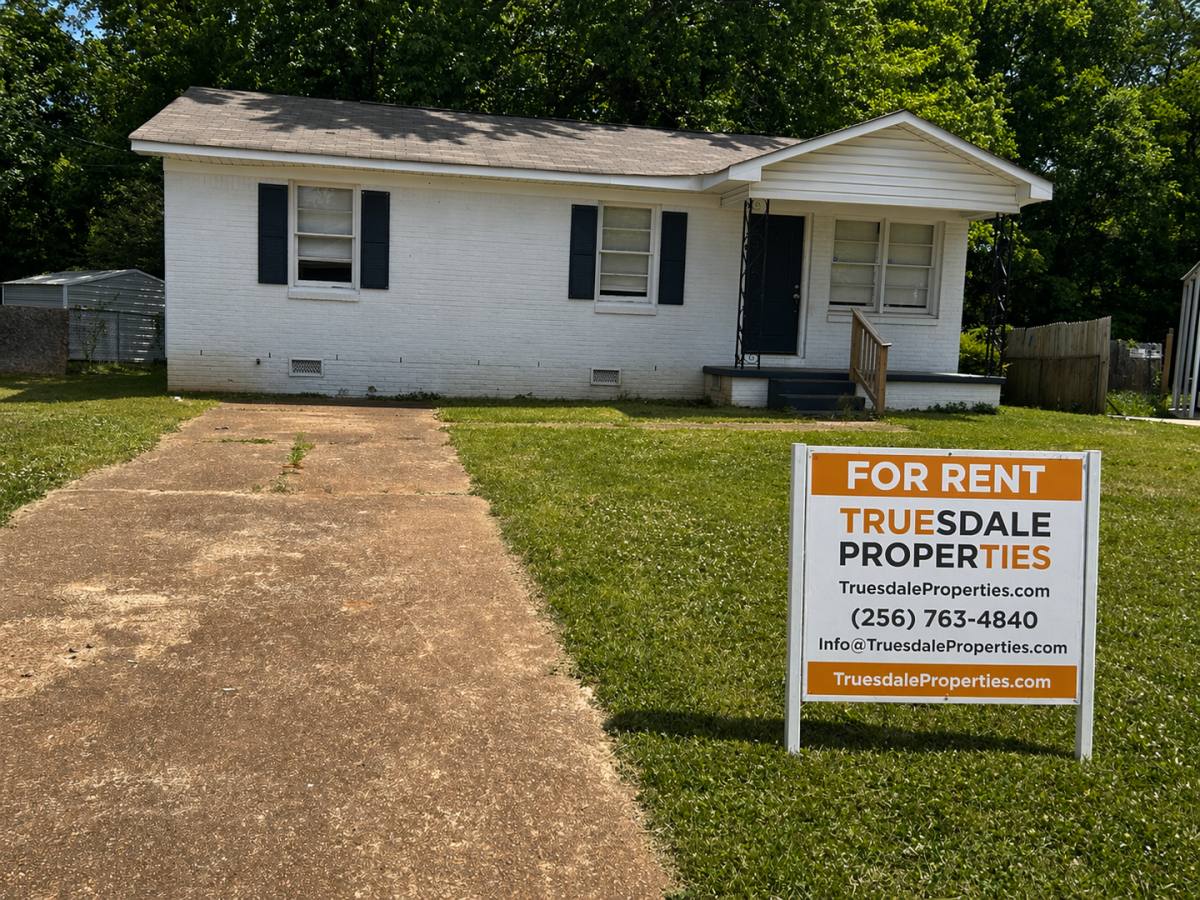 House for rent at 1904 Oglesby Dr, Huntsville, AL 35816