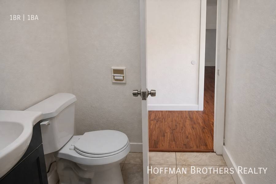 Apartment for rent at 5545 Atlantic Ave, Long Beach, CA 90805