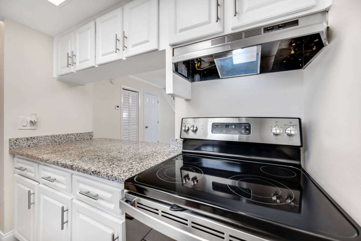 Townhouse for rent at 6119 Memorial Highway, Tampa, FL 33615