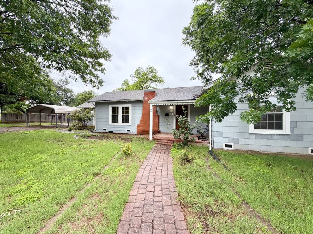 House for rent at 1901 N 28th St, Waco, TX 76707