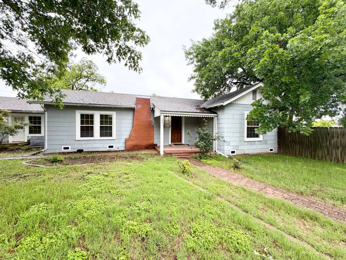 House for rent at 1901 N 28th St, Waco, TX 76707