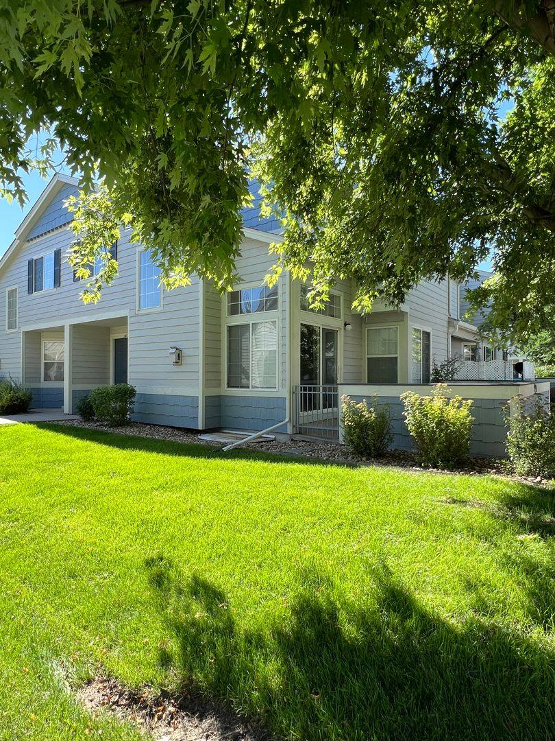 Townhouse for rent at 1419 Red Mountain Dr, Longmont, CO 80504