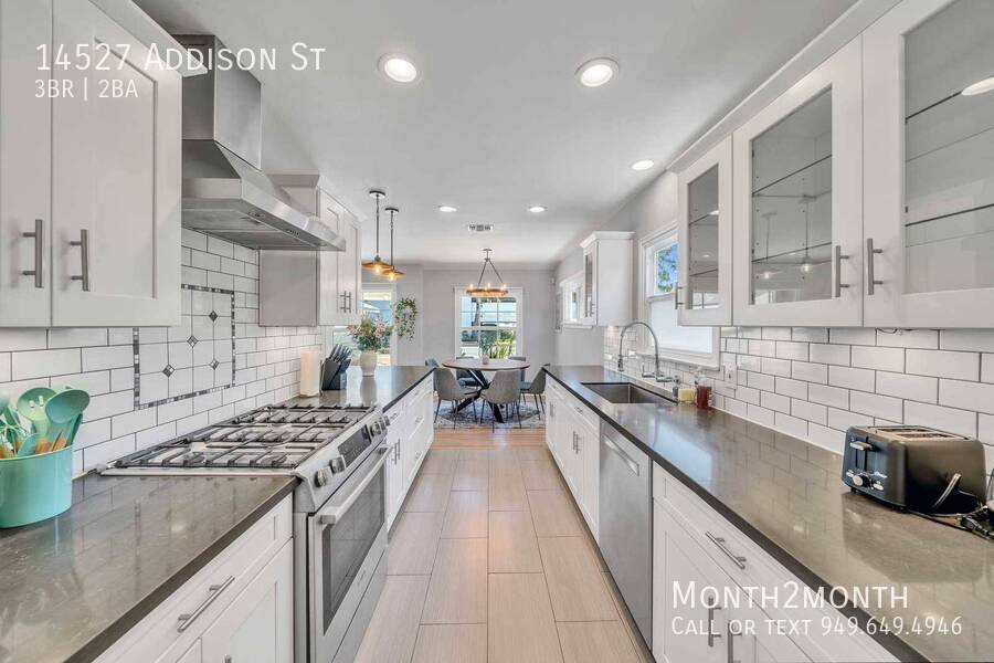 House for rent at 14527 Addison St, Sherman Oaks, CA 91403