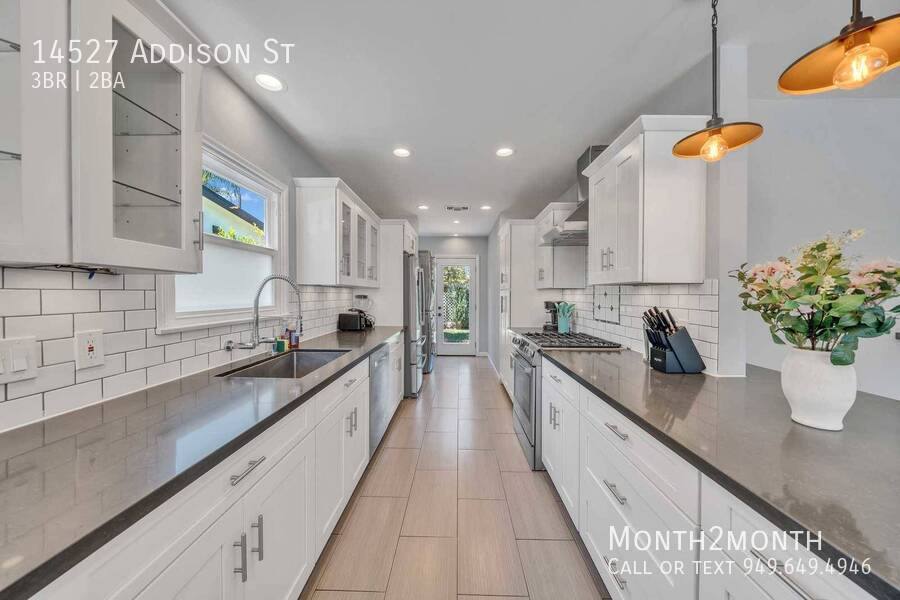 House for rent at 14527 Addison St, Sherman Oaks, CA 91403