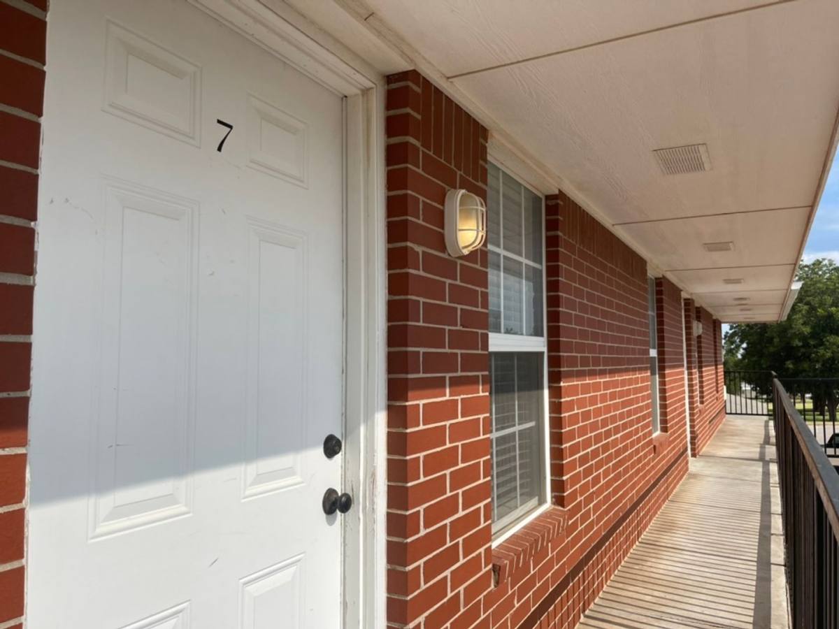 Apartment for rent at 117 W Davis, Weatherford, OK 73096