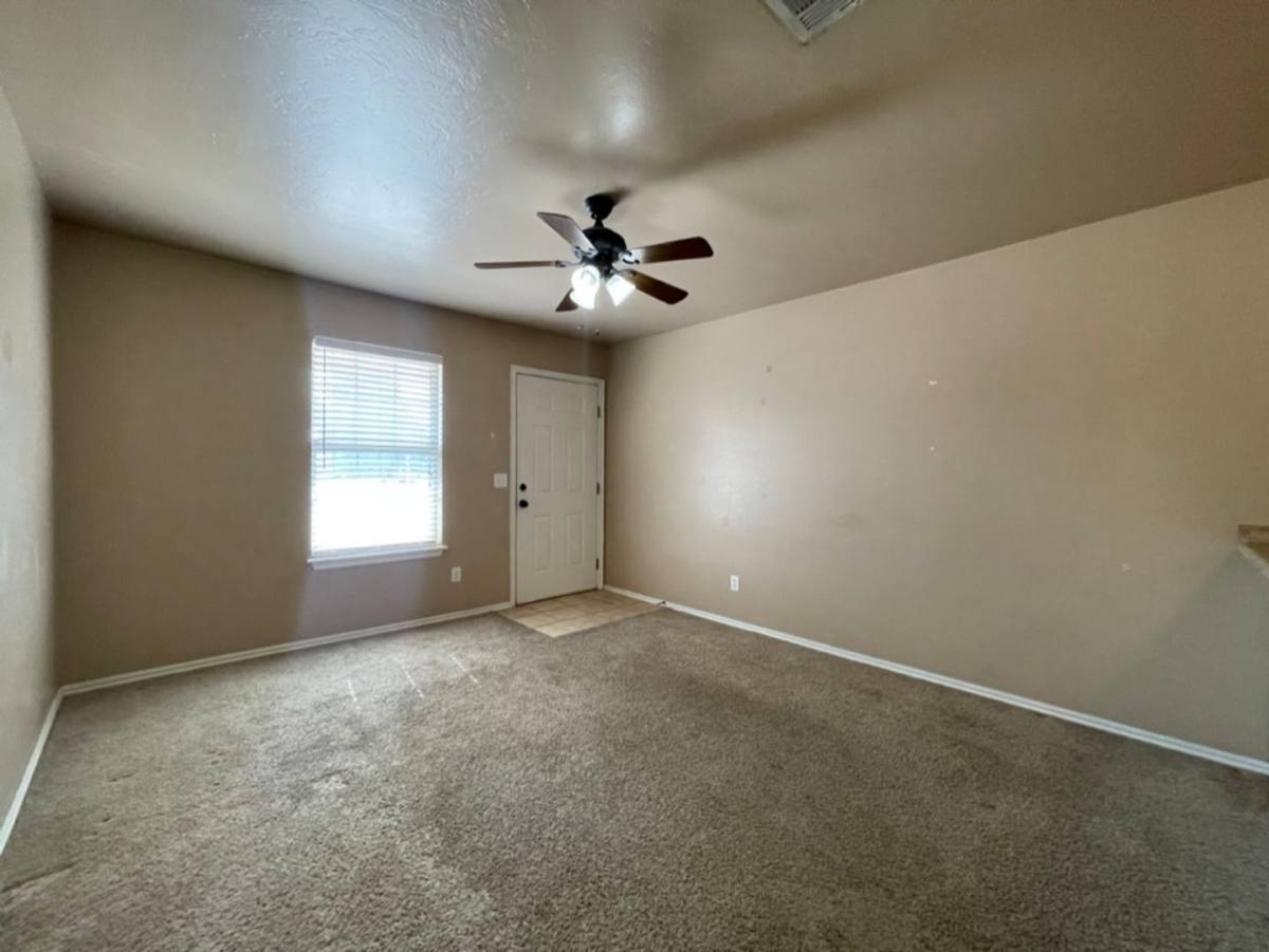 Apartment for rent at 117 W Davis, Weatherford, OK 73096