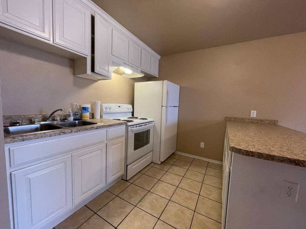 Apartment for rent at 117 W Davis, Weatherford, OK 73096