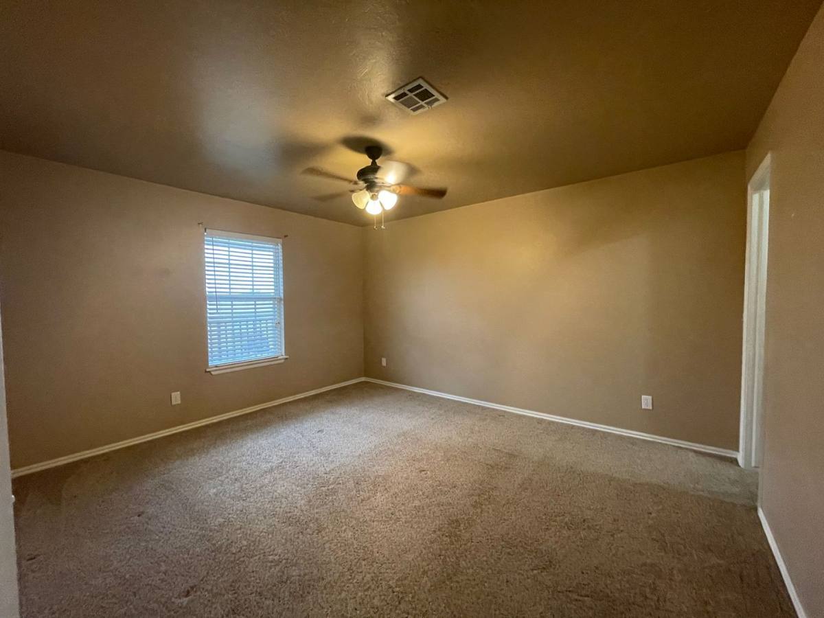 Apartment for rent at 117 W Davis, Weatherford, OK 73096