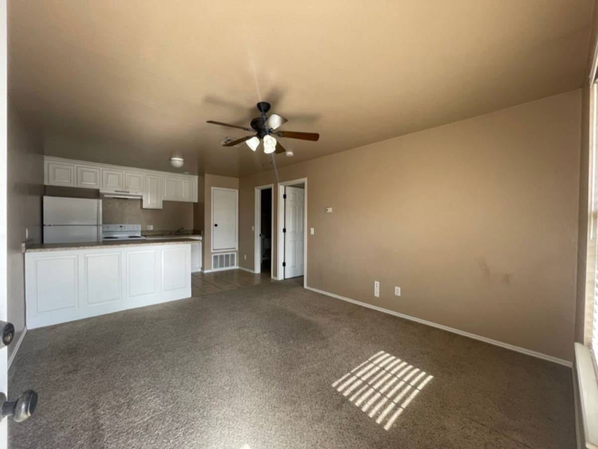 Apartment for rent at 117 W Davis, Weatherford, OK 73096
