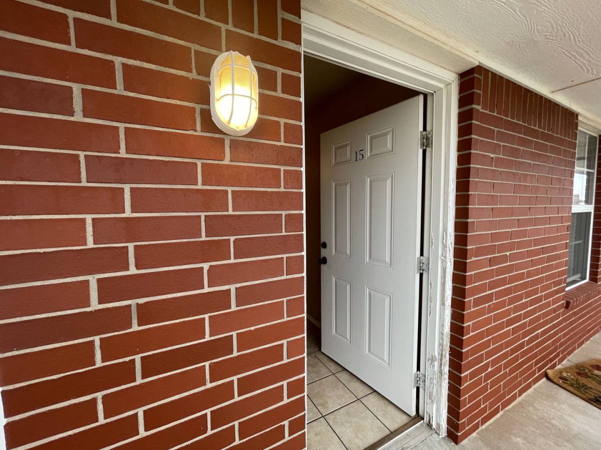 Apartment for rent at 117 W Davis, Weatherford, OK 73096