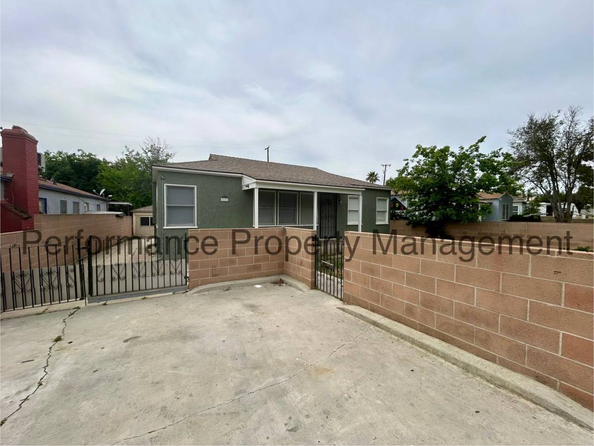 House for rent at 2520 Loma Linda Dr, Bakersfield, CA 93305
