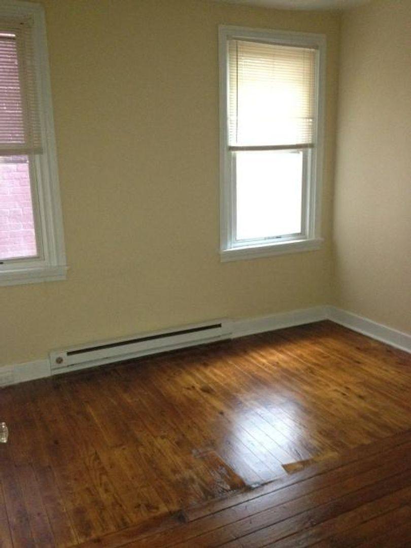 Apartment for rent at 142 S Hanover St #1, Carlisle, PA 17013