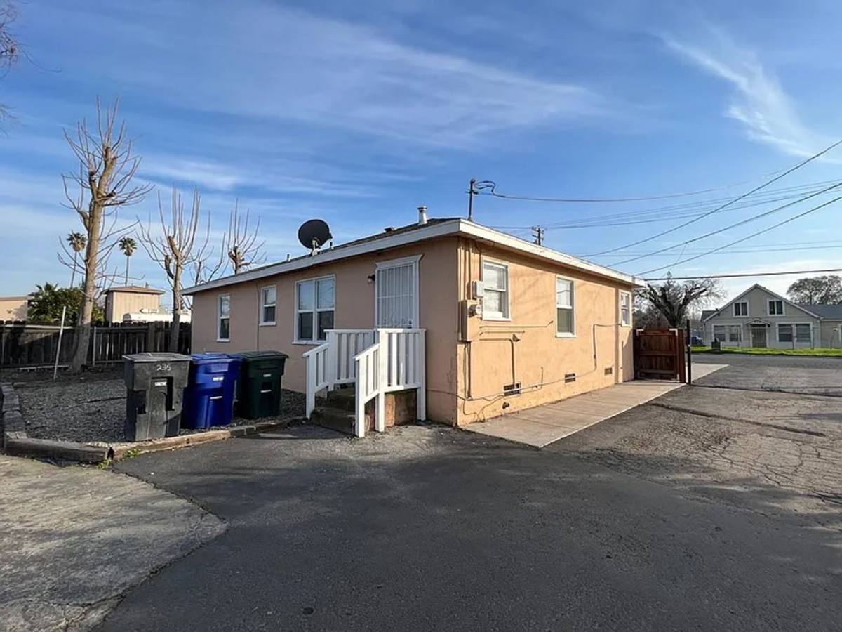 Apartment for rent at 235 E Coolidge Ave, Modesto, CA 95350