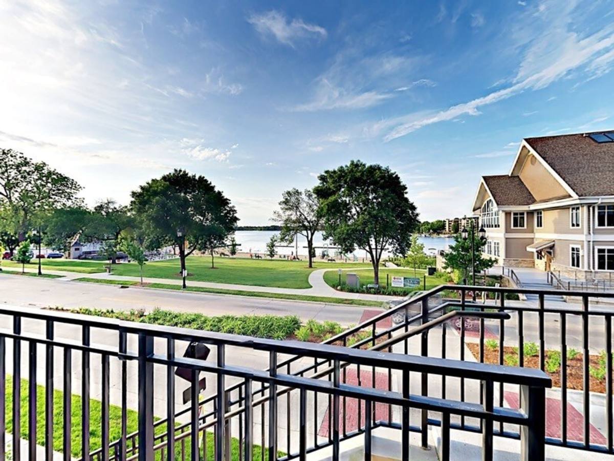 Apartment for rent at 233 W Wisconsin Ave, Oconomowoc, WI 53066