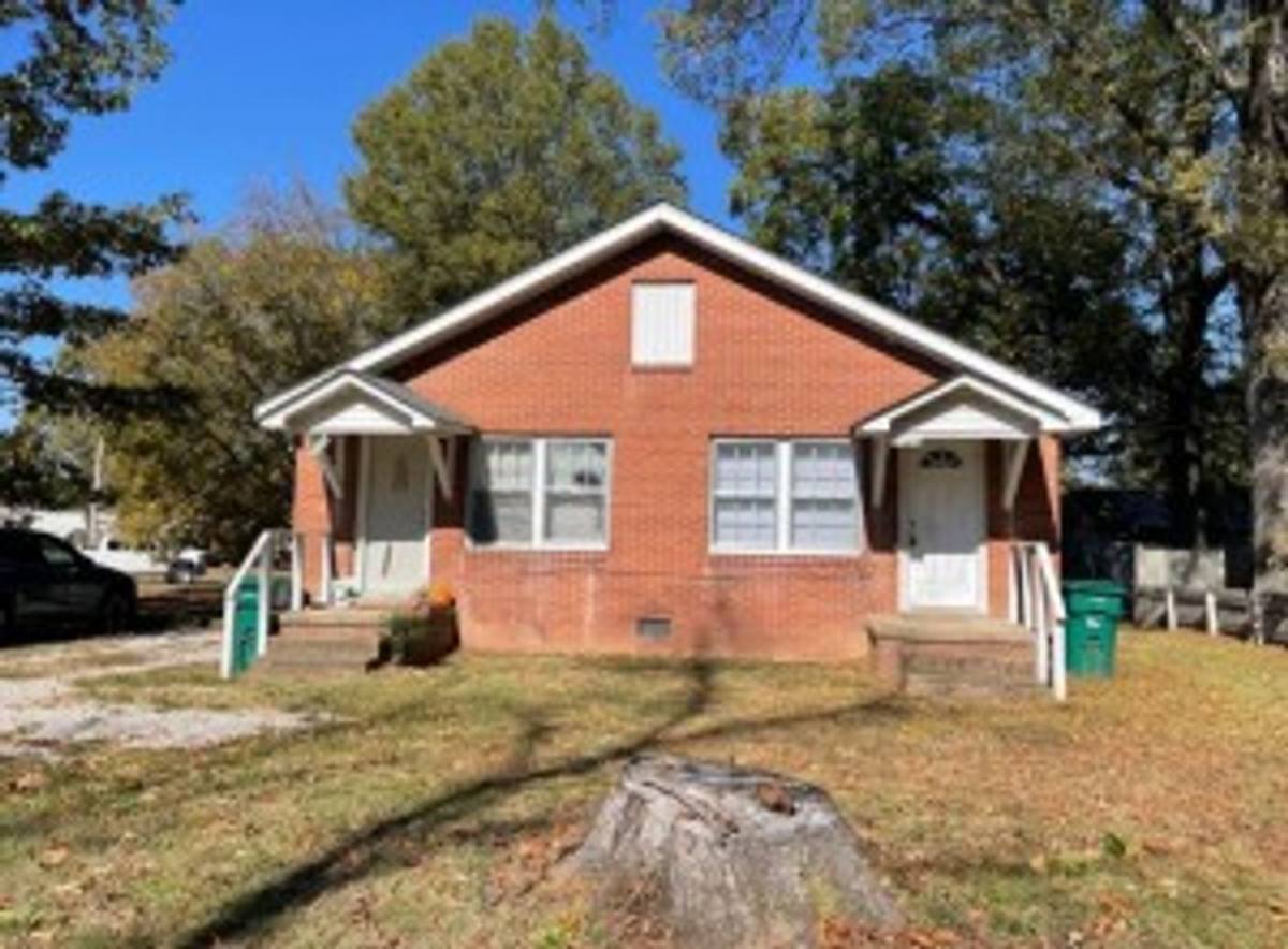Apartment for rent at 2104-2106 McAlister, Milan, TN 38358