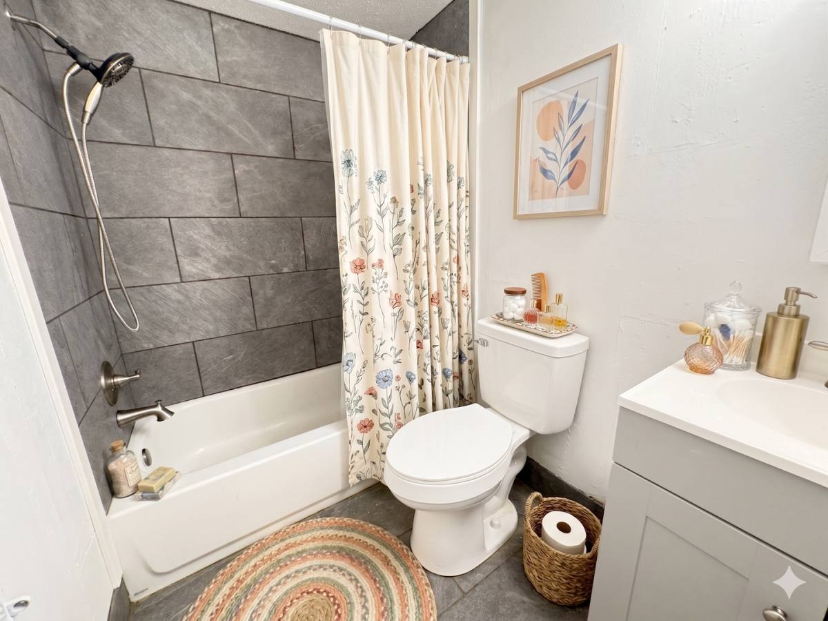 Apartment for rent at 1133 Dixon Dr, Waterloo, IA 50701