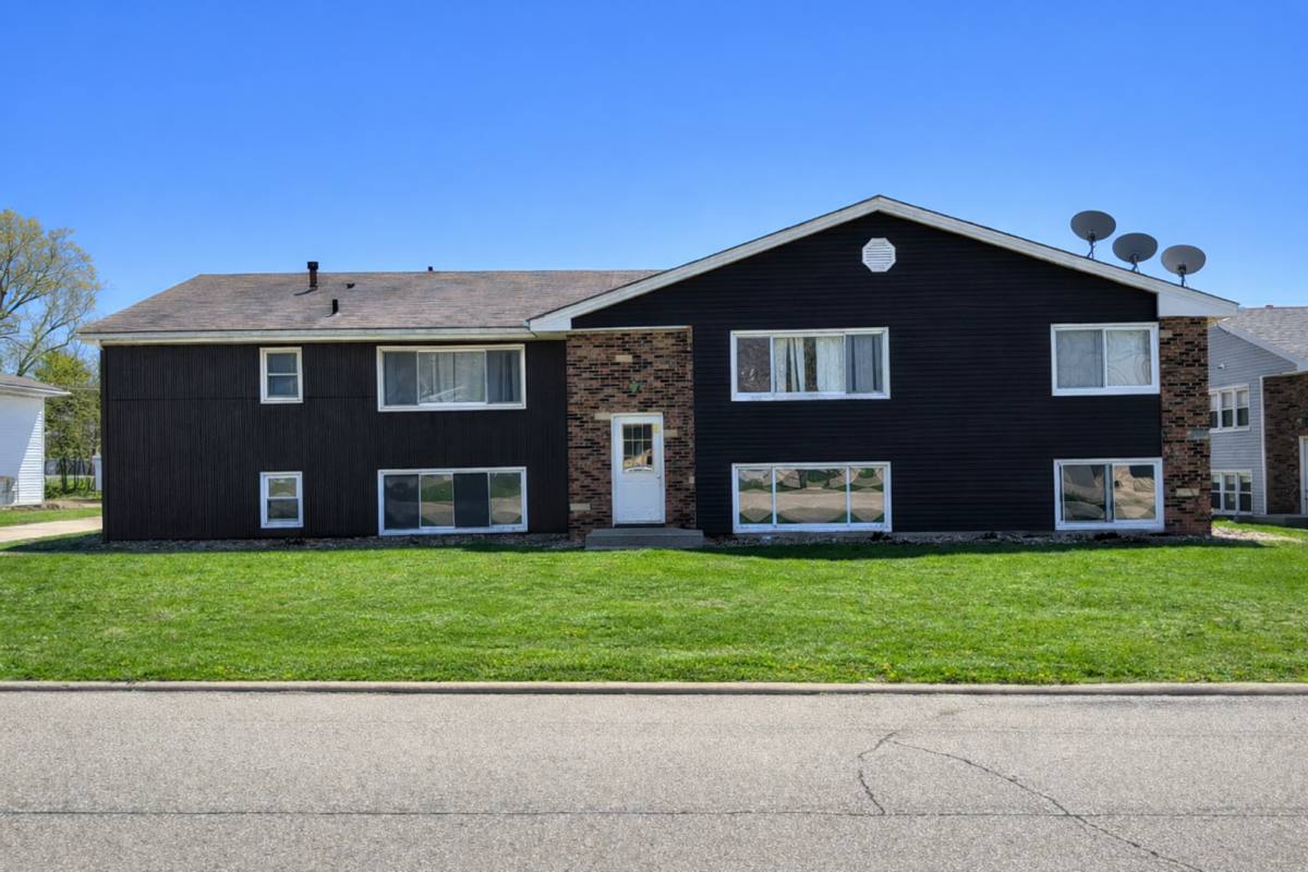 Apartment for rent at 1133 Dixon Dr, Waterloo, IA 50701