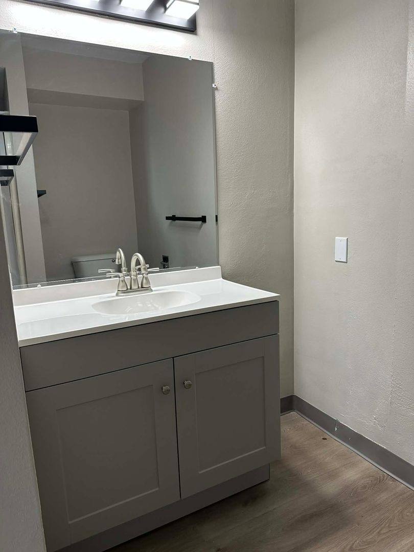 Apartment for rent at 1157 Ravenwood Rd, Waterloo, IA 50702