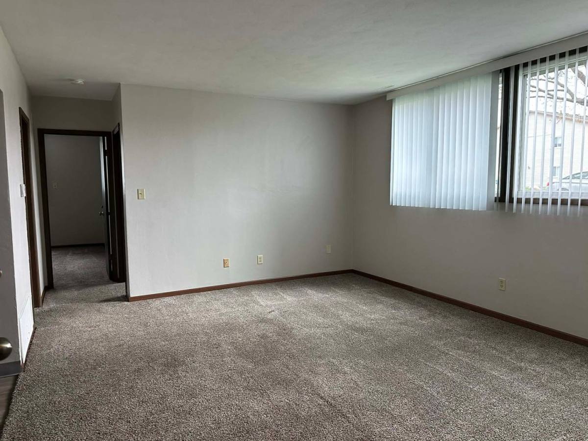 Apartment for rent at 1157 Ravenwood Rd, Waterloo, IA 50702