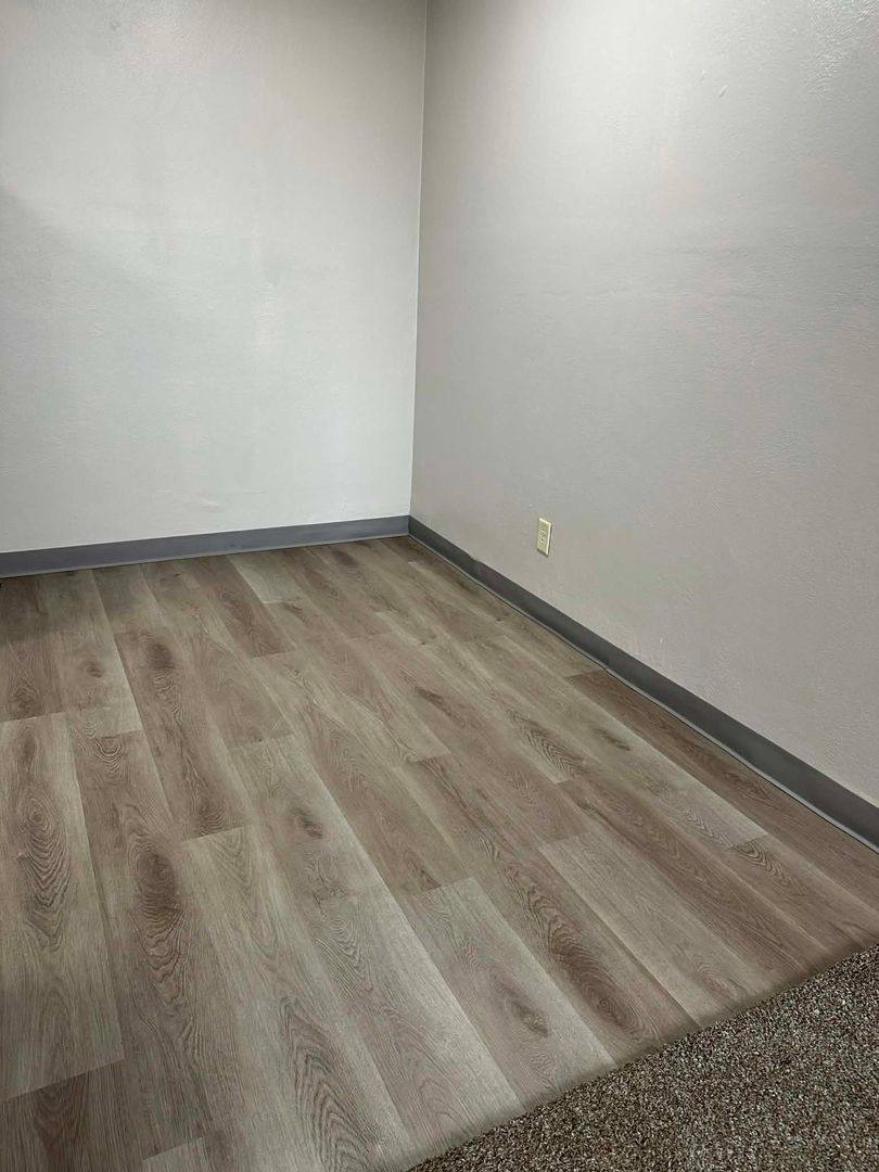 Apartment for rent at 1157 Ravenwood Rd, Waterloo, IA 50702