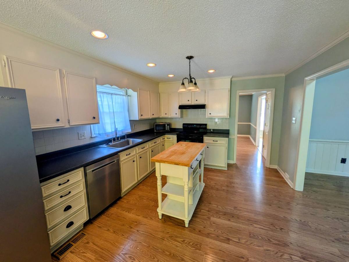 House for rent at 6913 Crandall Court, Clemmons, NC 27012