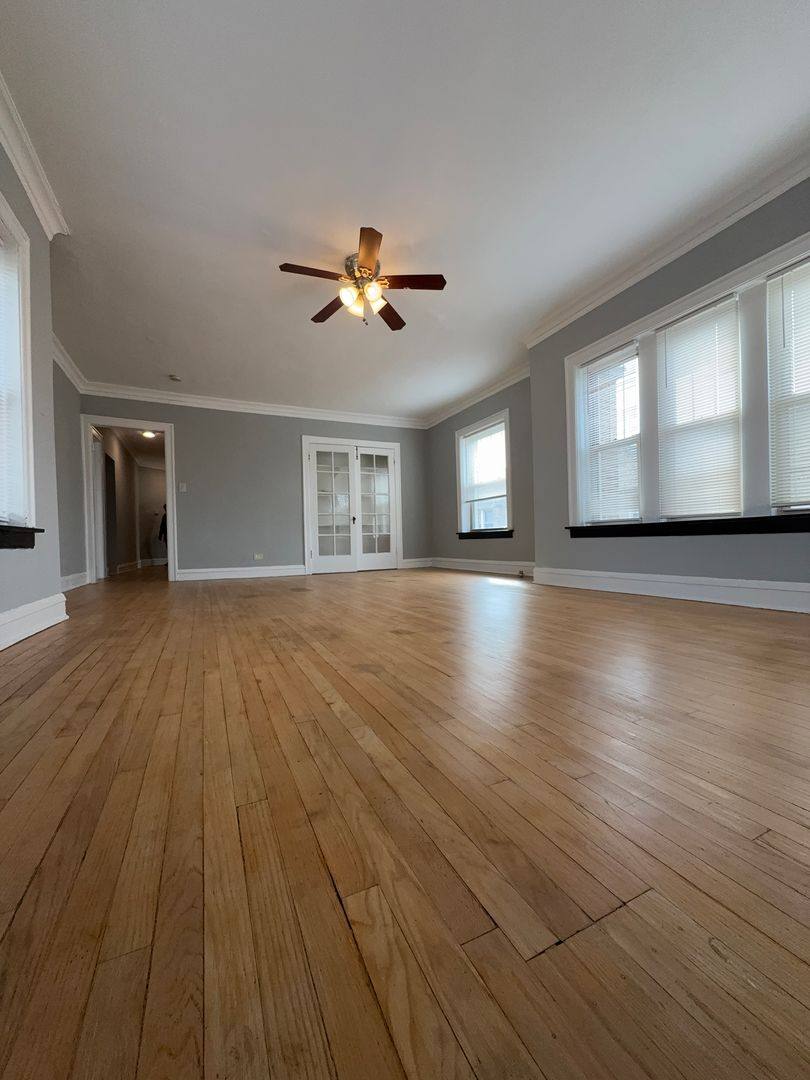 Apartment for rent at 6747 S Oglesby Ave, Chicago, IL 60649