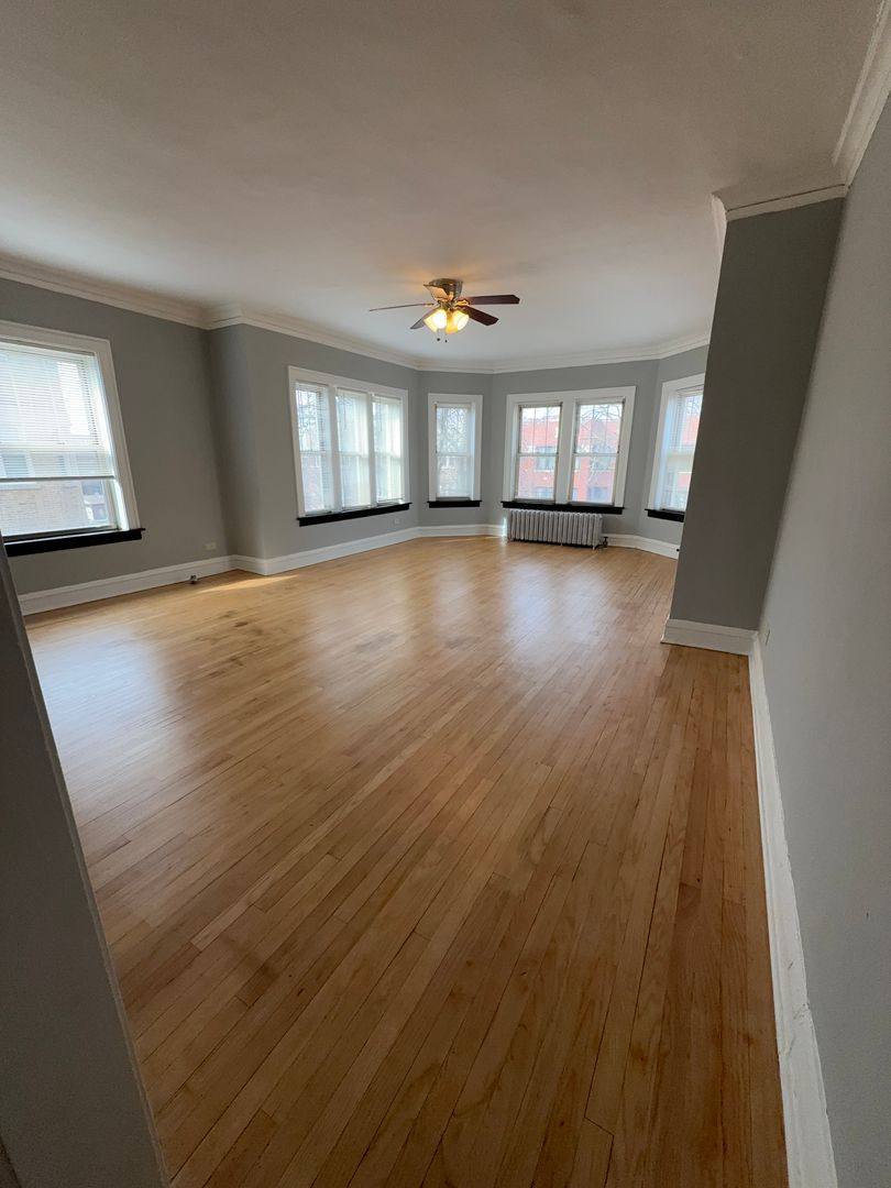 Apartment for rent at 6747 S Oglesby Ave, Chicago, IL 60649