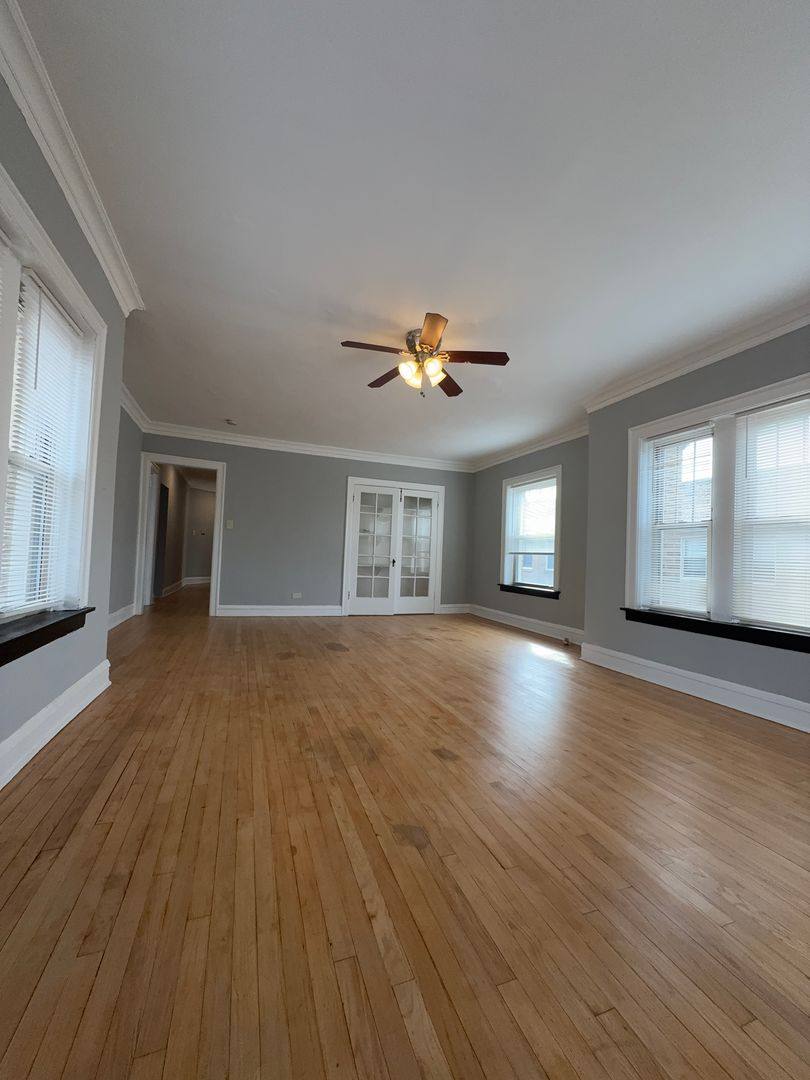 Apartment for rent at 6747 S Oglesby Ave, Chicago, IL 60649
