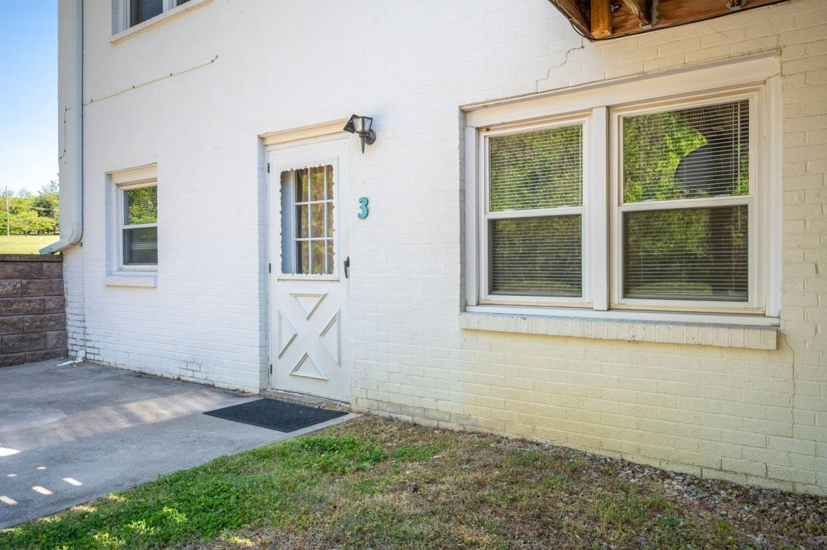 Apartment for rent at 2561 Rutrough Rd, Roanoke, VA 24014