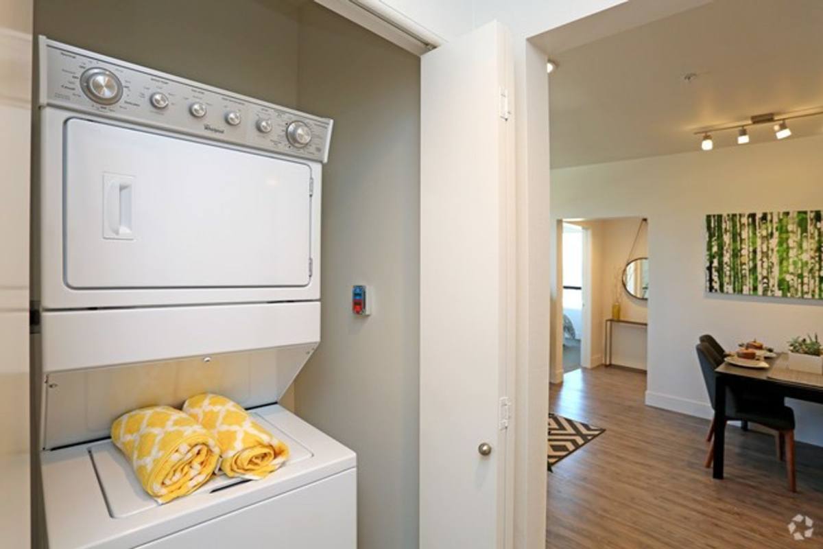 Apartment for rent at 986 Broadway, Chula Vista, CA 91911