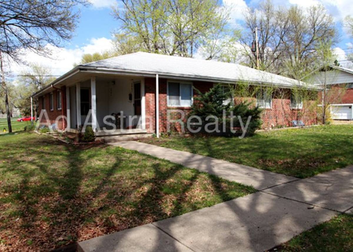 House for rent at 7903 Grandview St, Overland Park, KS 66204