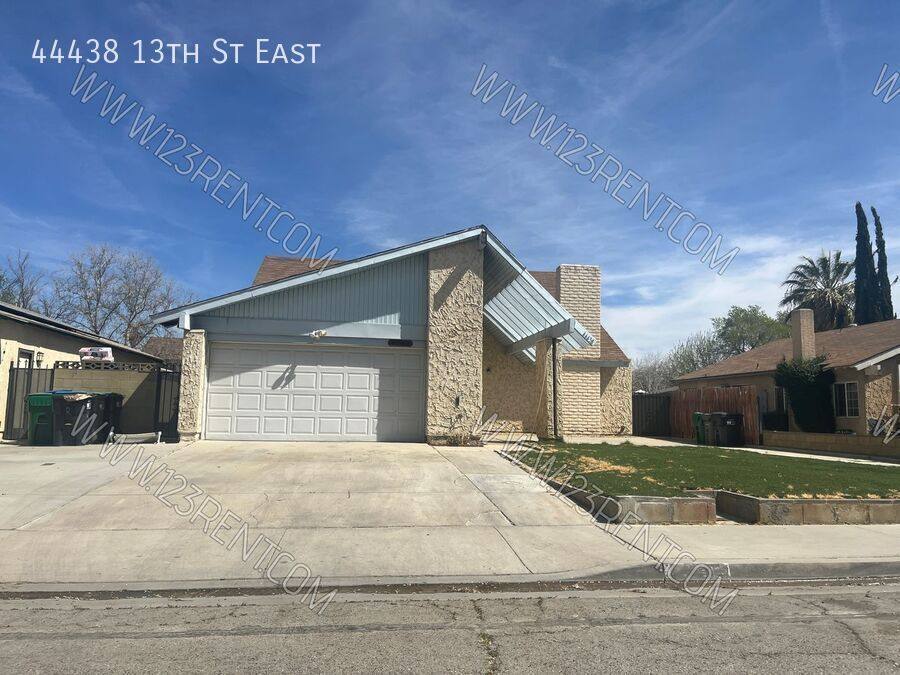 House for rent at 44438 13th St E, Lancaster, CA 93535