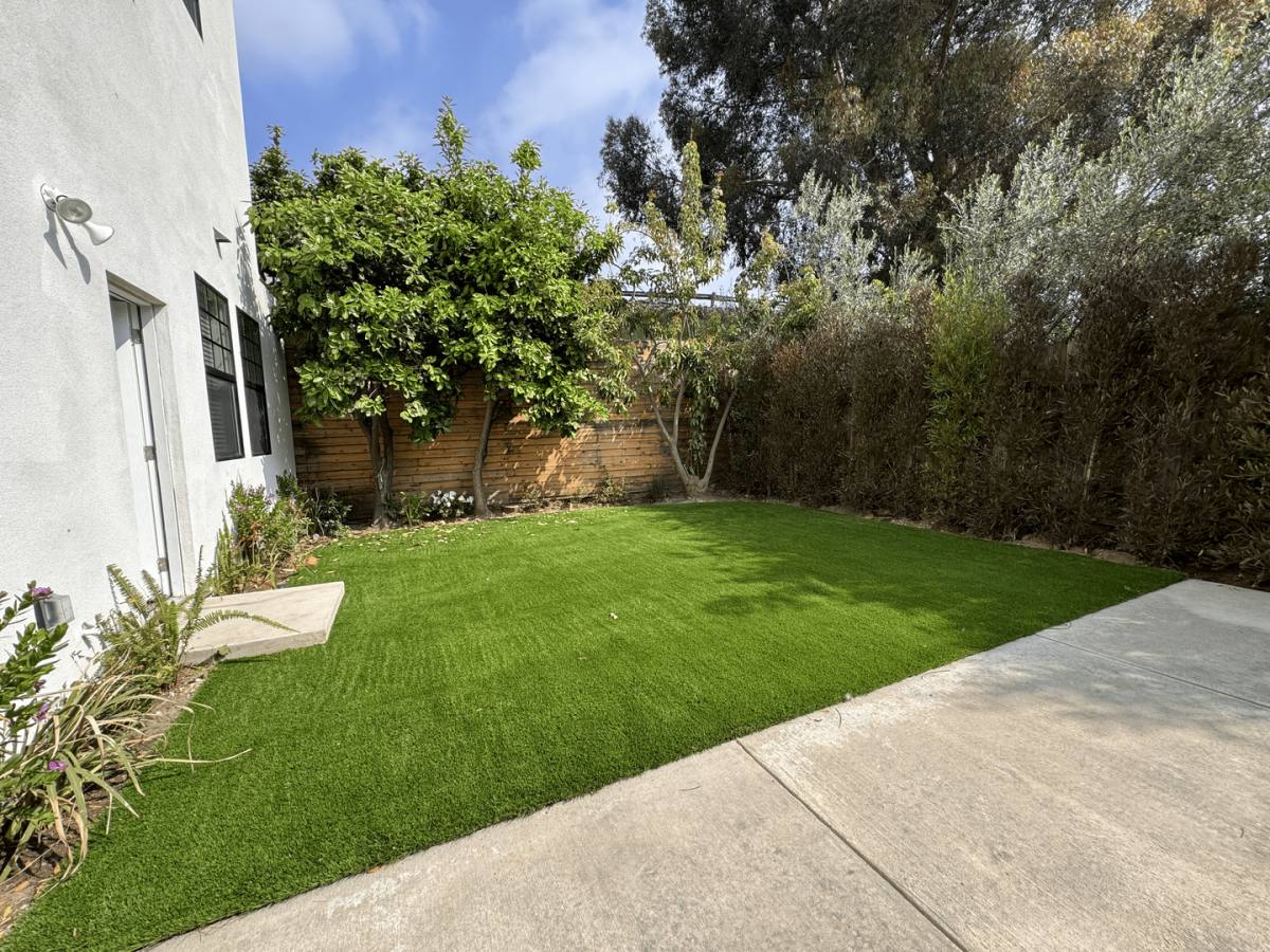 Apartment for rent at 2134 Magnolia Ave, Los Angeles, CA 90007