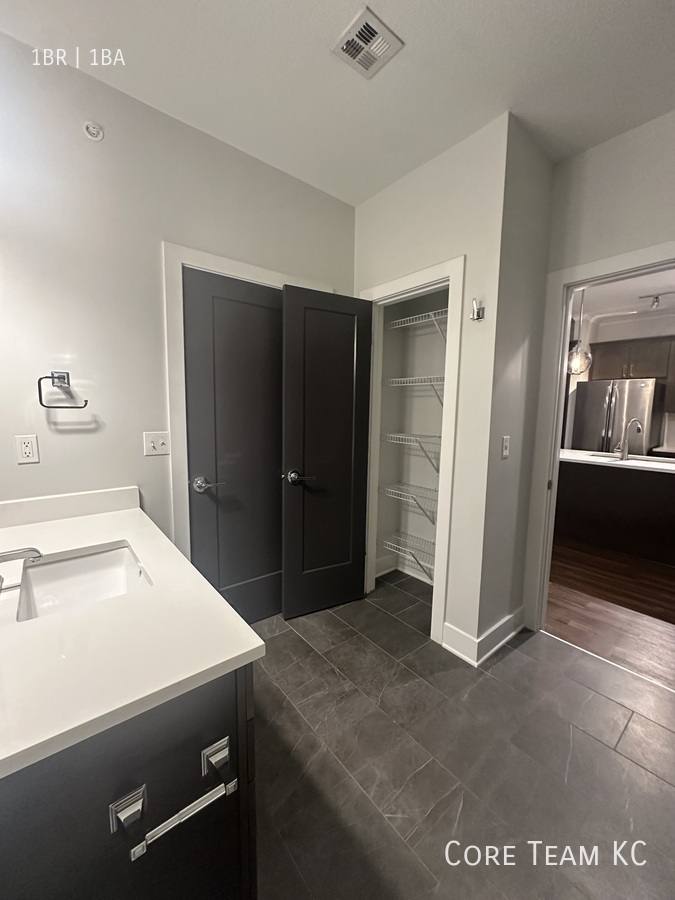 Apartment for rent at 1300 Baltimore Ave #2402, Kansas City, MO 64105